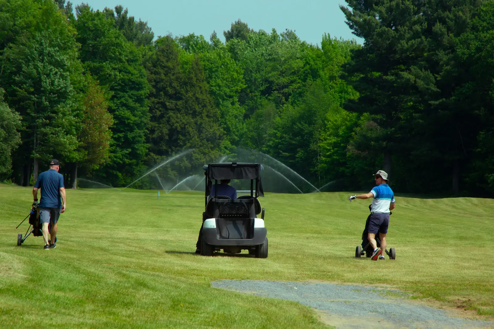 Tournoi de golf corporatif en cours au Golf Les Patriotes, Saint-Ours