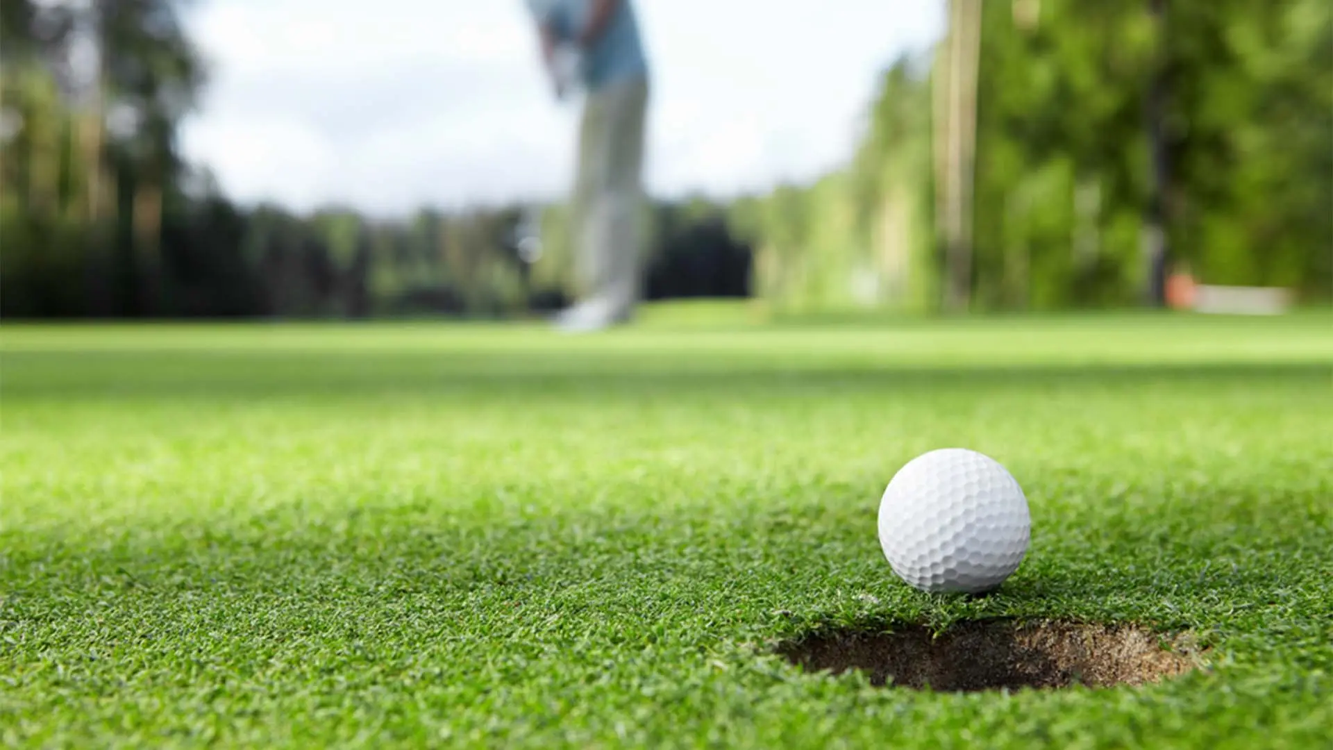 Balle de golf sur un vert du Golf Les Patriotes, Saint-Ours