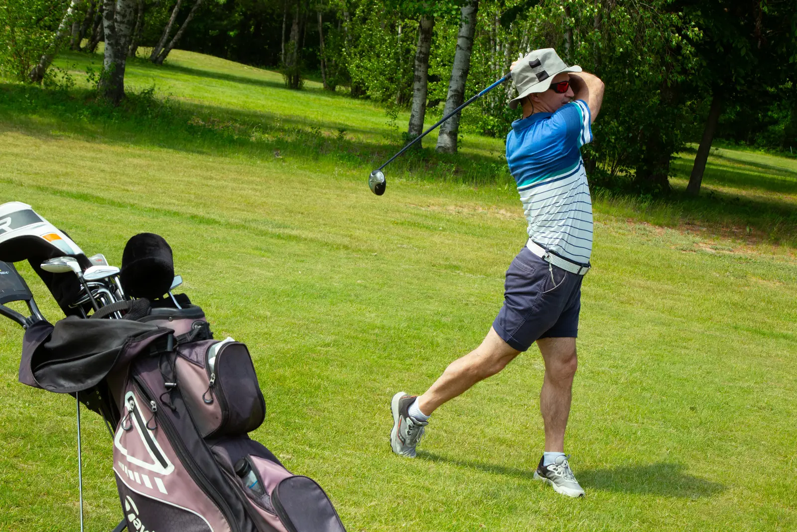 Golfeur à l'entraînement au champ de pratique du Golf Les Patriotes, Saint-Ours